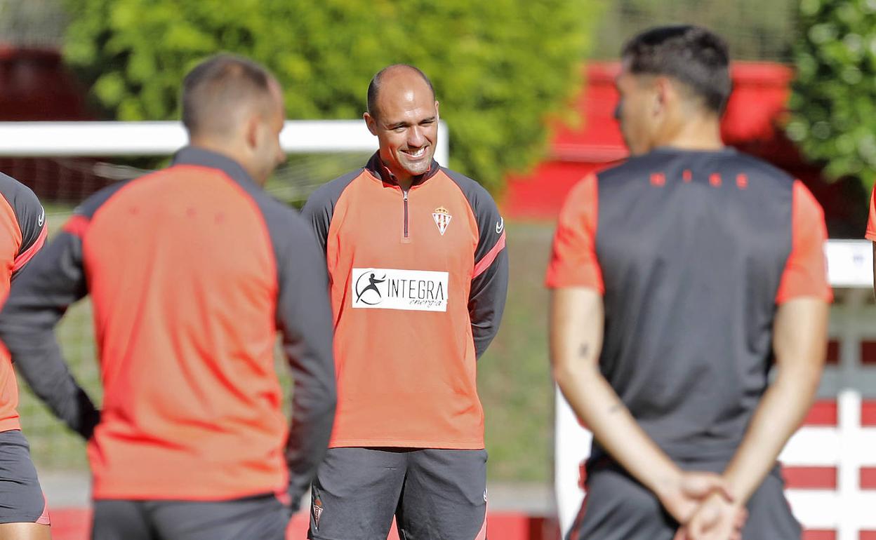 Unai Medina, en un entrenamiento del Sporting. 