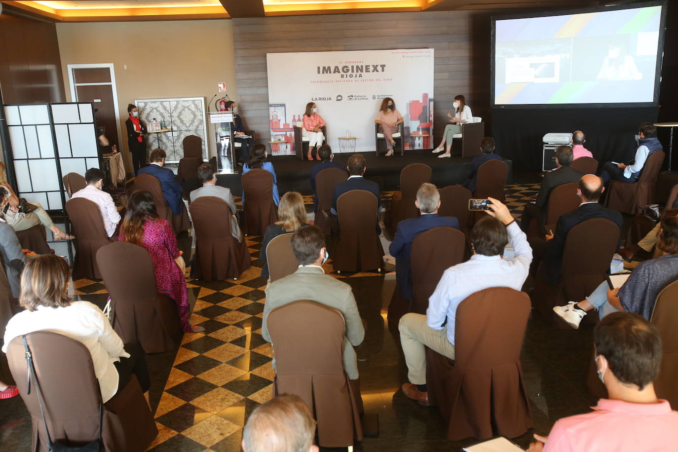 La jornada se ha centrado en las oportunidades ante las que se encuentra el sector del vino, con nuevos canales de comunicación con el cliente