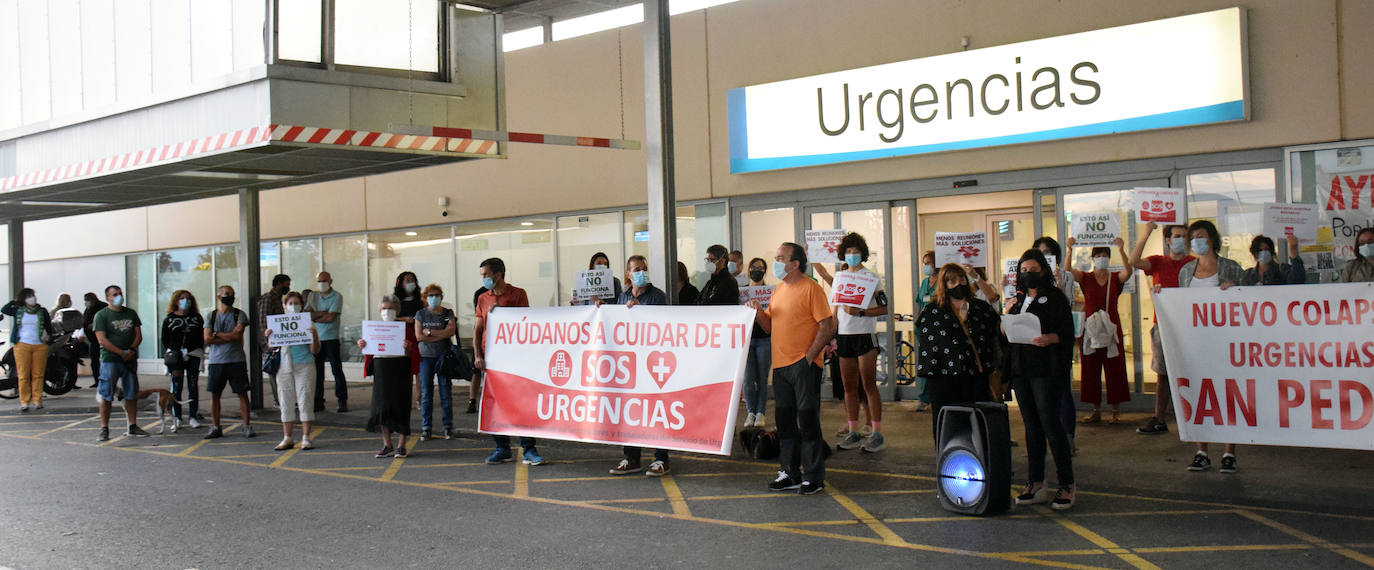 Fotos: Urgencias se concentra de nuevo para seguir exigiendo más personal y mejoras en el servicio