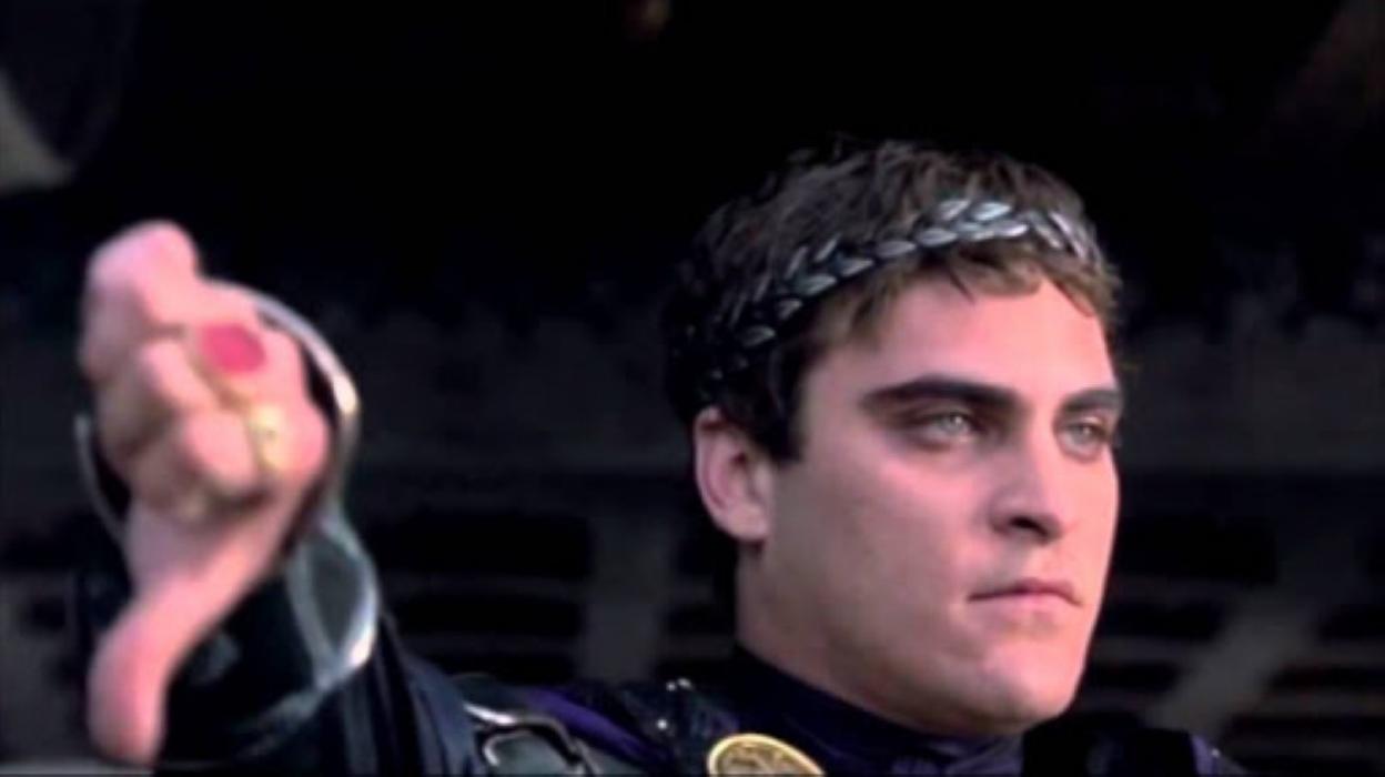 Secuencia de 'Gladiator': Joaquim Phoenix, con el pulgar hacia abajo. 