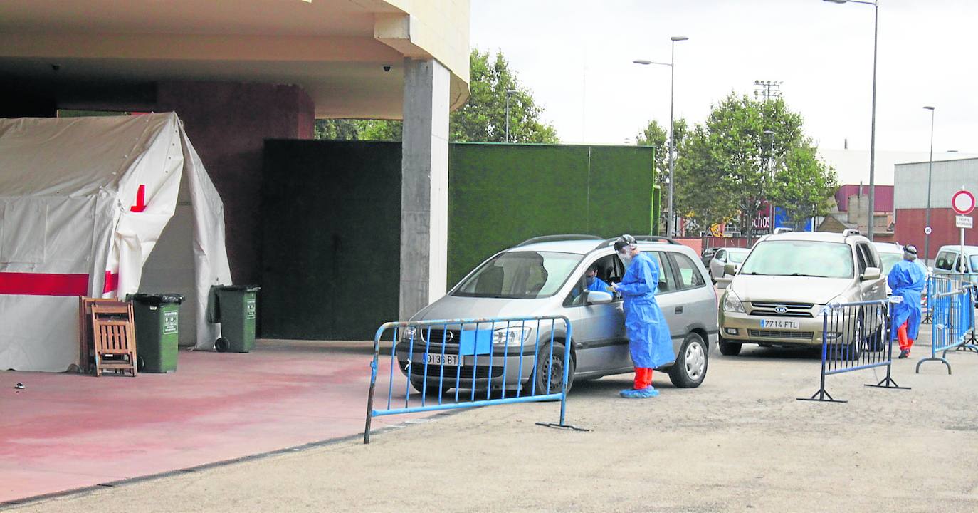 Las pruebas PCR a población específica comenzaron en la ciudad el viernes, en la puerta grande del Arnedo Arena.