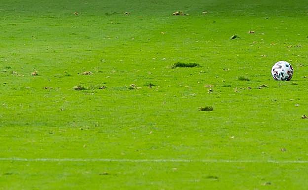 Imagen principal - Estado del césped del Municipal.