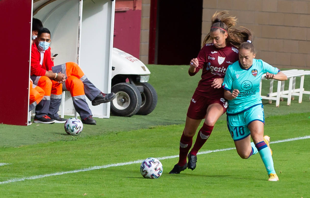 Las riojanas abrieron la Primera Iberdrola en Las Gaunas perdiendo ante el Levante