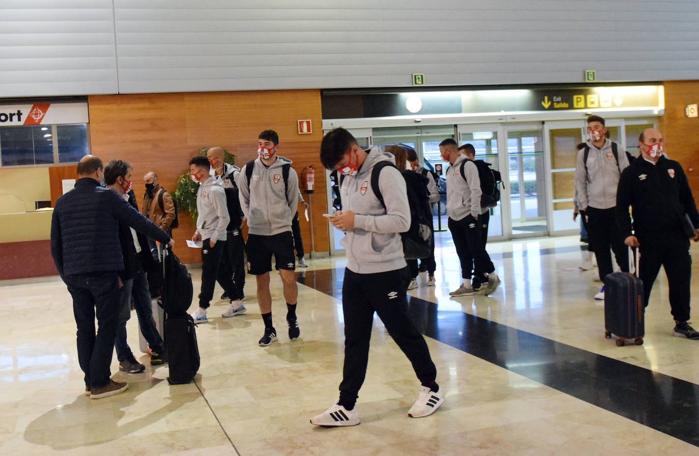 La expedición blanquirroja ha partido esta mañana desde el aeropuerto riojano rumbo a Gran Canaria