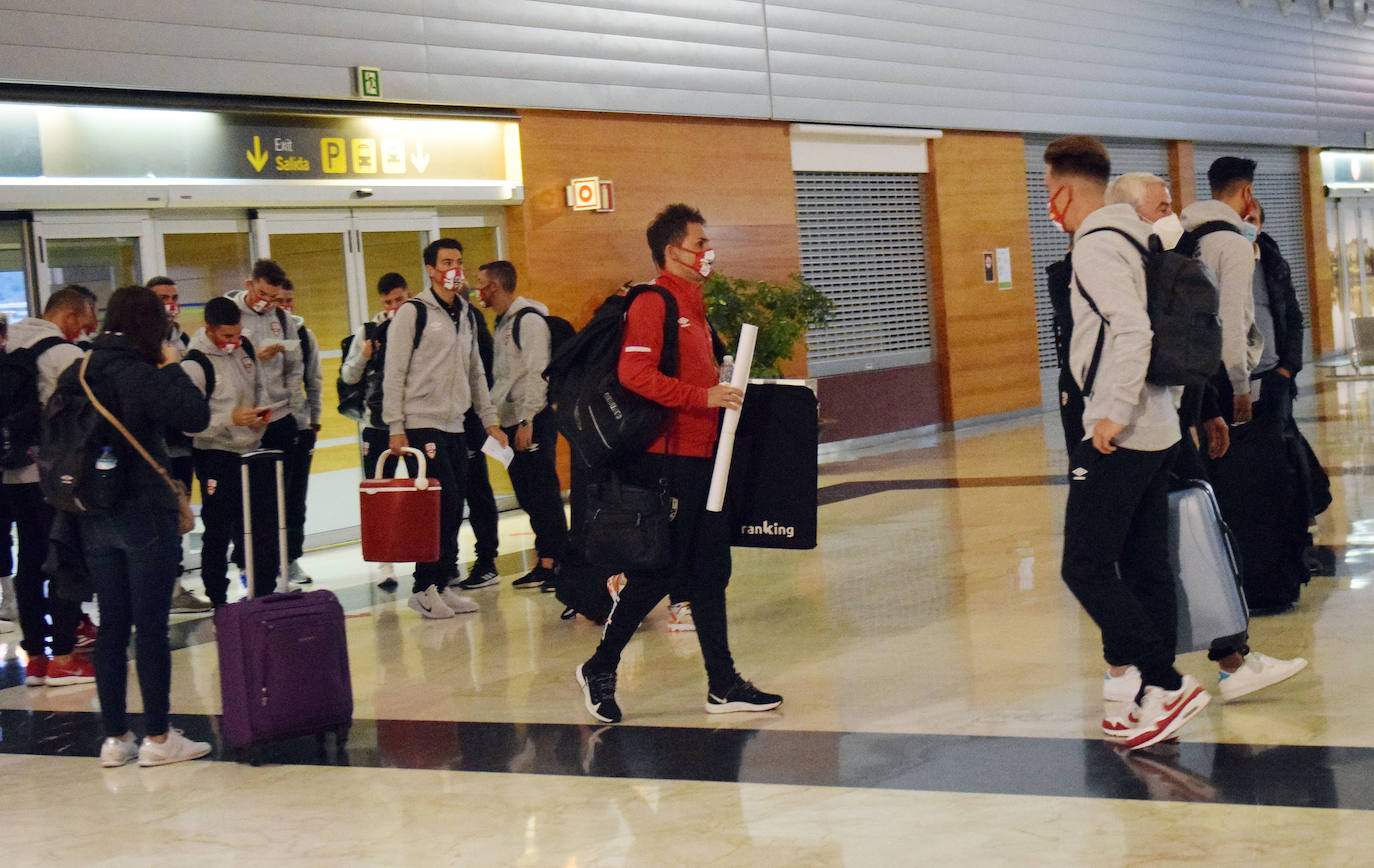 La expedición blanquirroja ha partido esta mañana desde el aeropuerto riojano rumbo a Gran Canaria