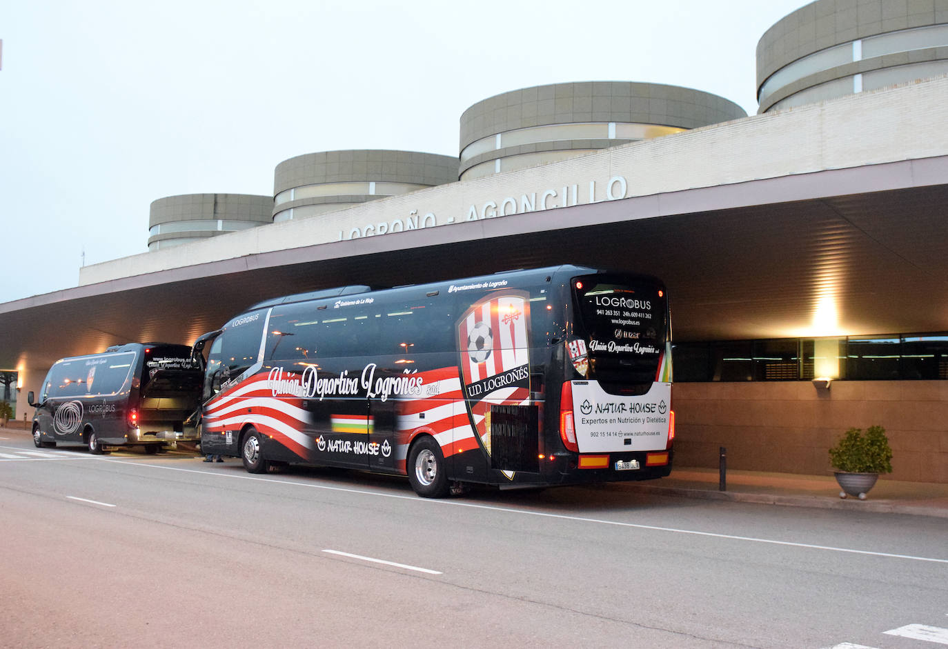 La expedición blanquirroja ha partido esta mañana desde el aeropuerto riojano rumbo a Gran Canaria