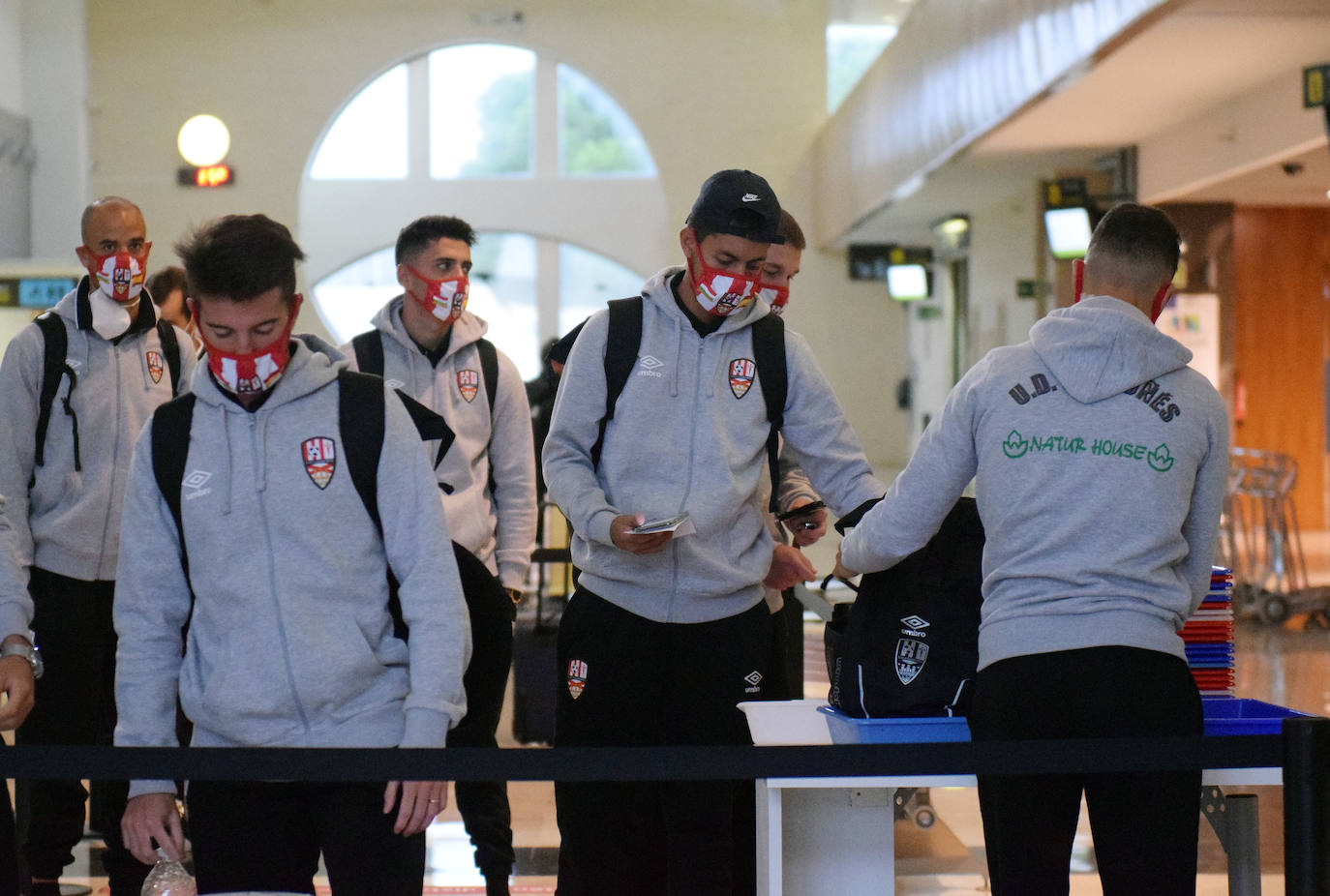 La expedición blanquirroja ha partido esta mañana desde el aeropuerto riojano rumbo a Gran Canaria