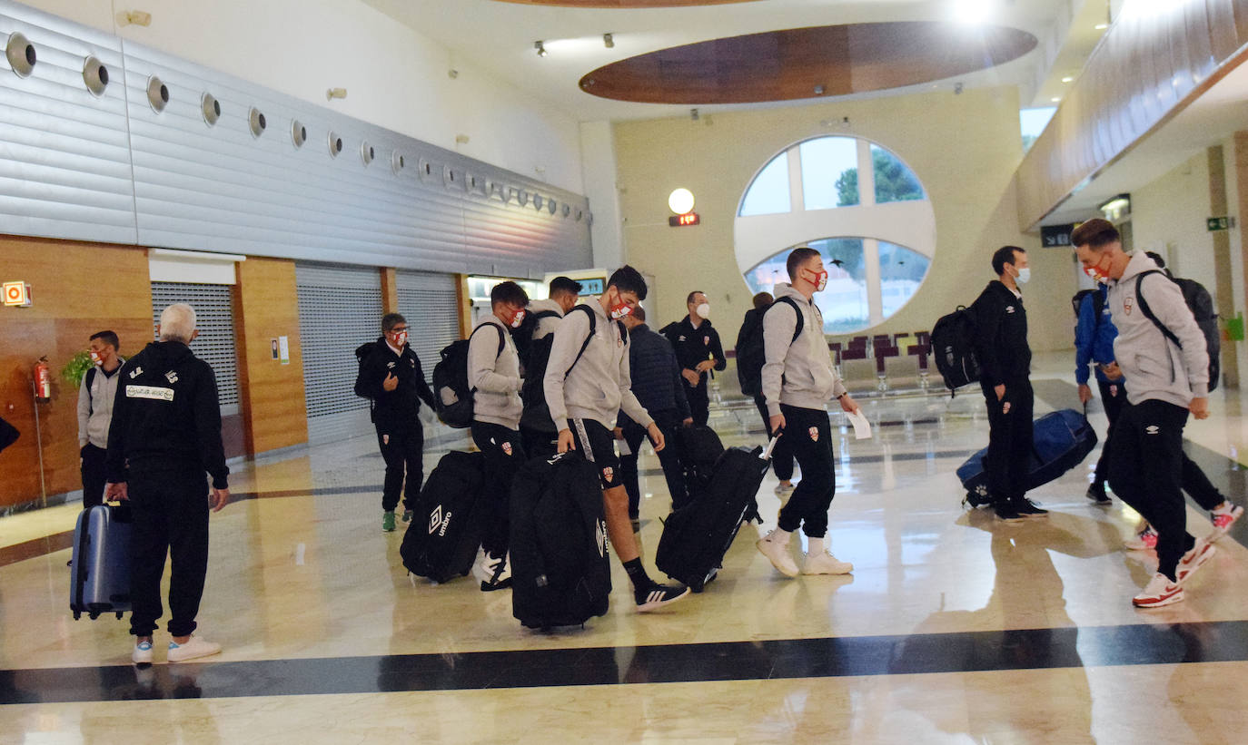 La expedición blanquirroja ha partido esta mañana desde el aeropuerto riojano rumbo a Gran Canaria