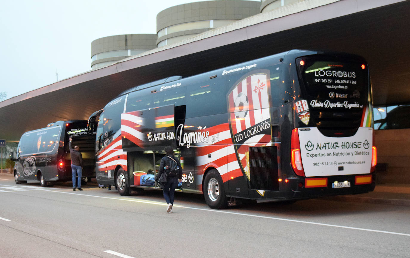 La expedición blanquirroja ha partido esta mañana desde el aeropuerto riojano rumbo a Gran Canaria