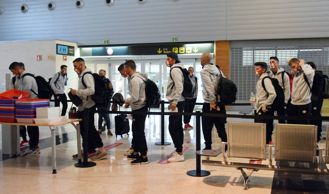 La expedición blanquirroja ha partido esta mañana desde el aeropuerto riojano rumbo a Gran Canaria