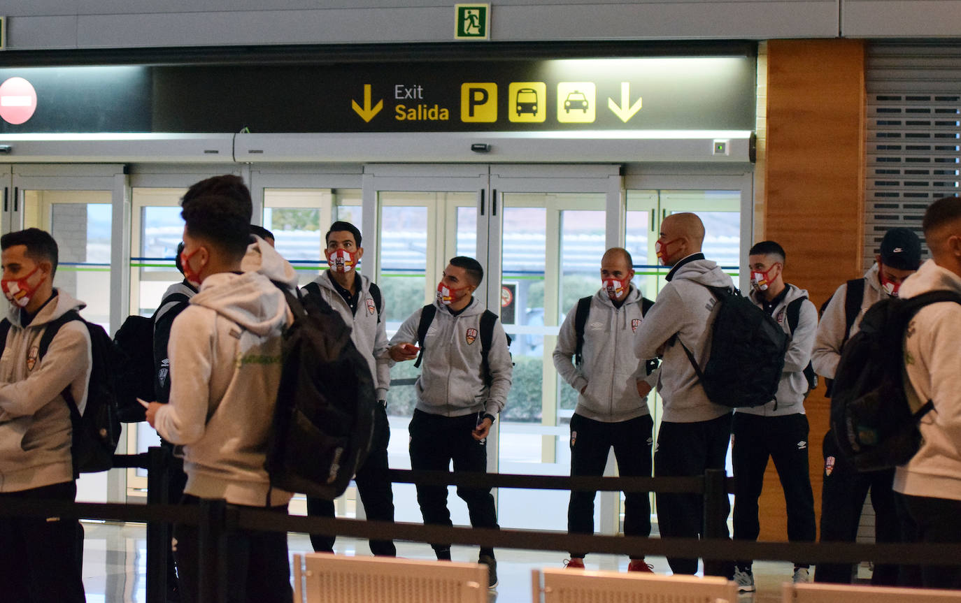 La expedición blanquirroja ha partido esta mañana desde el aeropuerto riojano rumbo a Gran Canaria