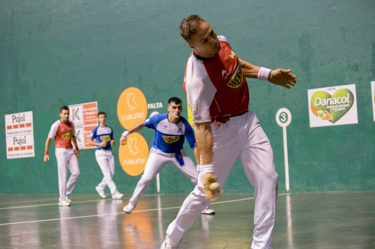 Olaizola, ayer en el Astelena, donde firmó un partidazo. 