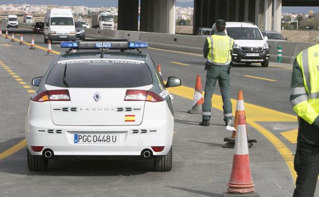 Despliege de la Guardia Civil de Tráfico durante una operación salida.