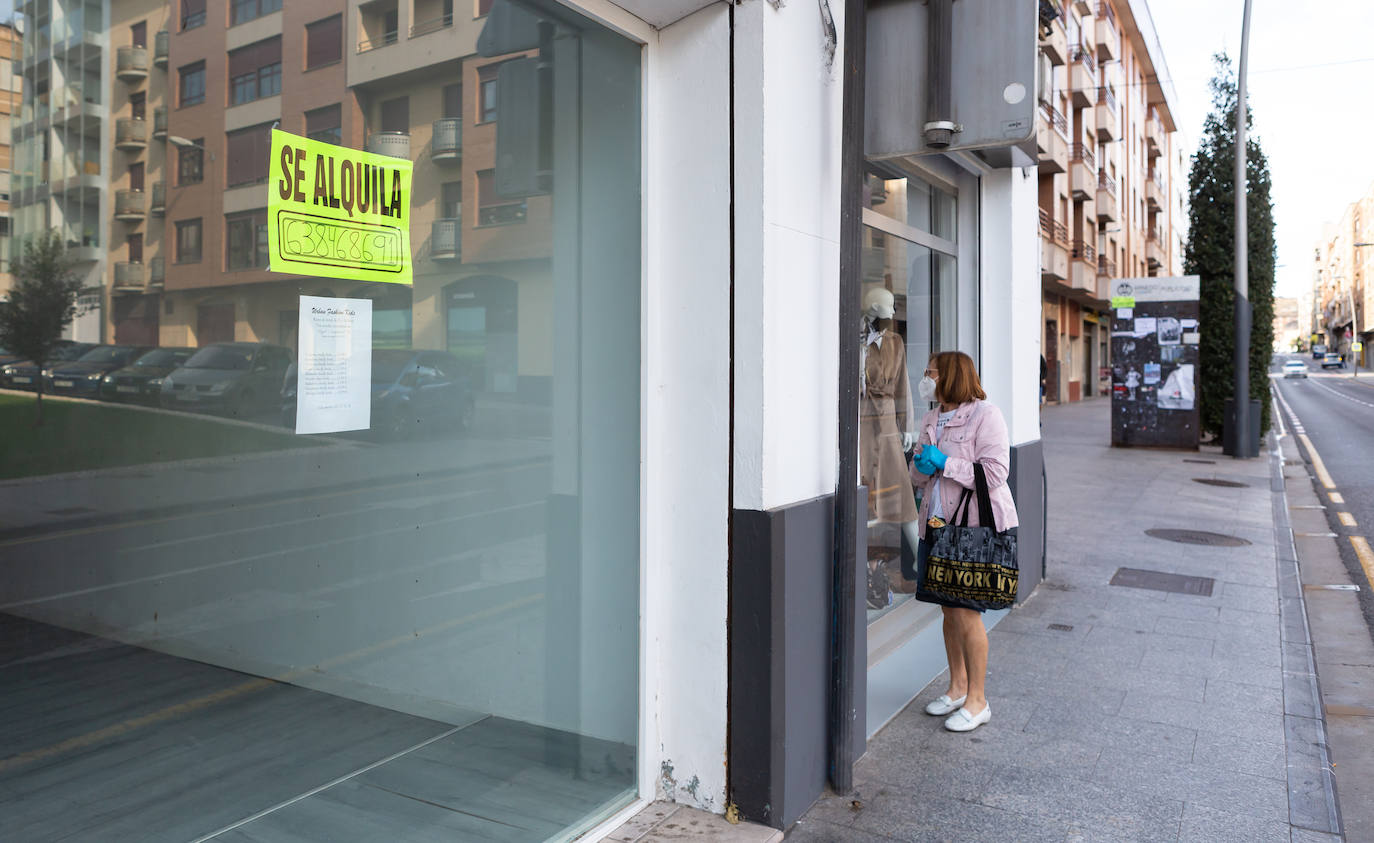 Aunque con cuidado, los ciudadanos vuelven a la normalidad