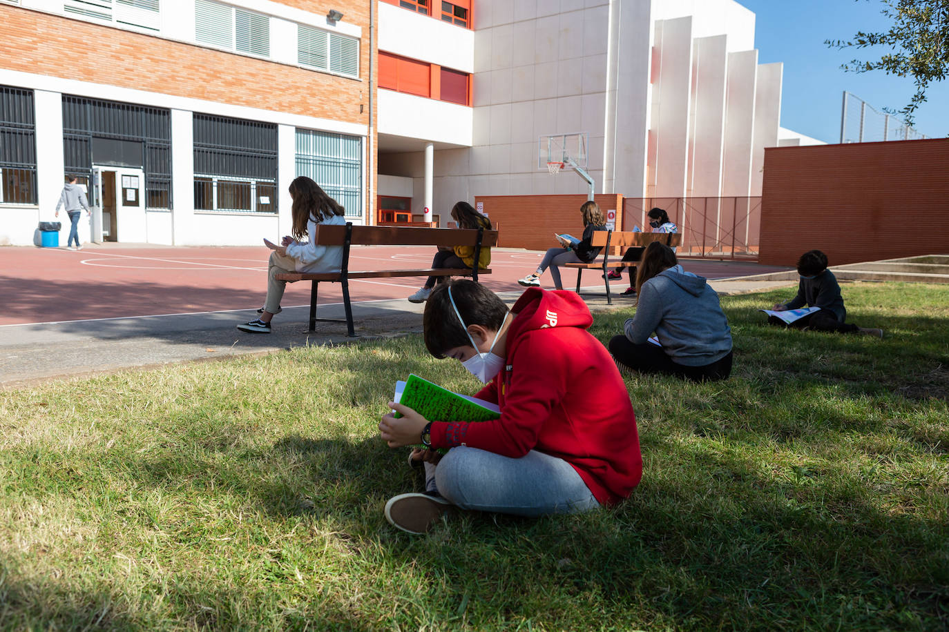 Crece la preocupación por la ventilación en los colegios riojanos por la amenaza de las diminutas gotitas de coronavirus en forma de aerosol