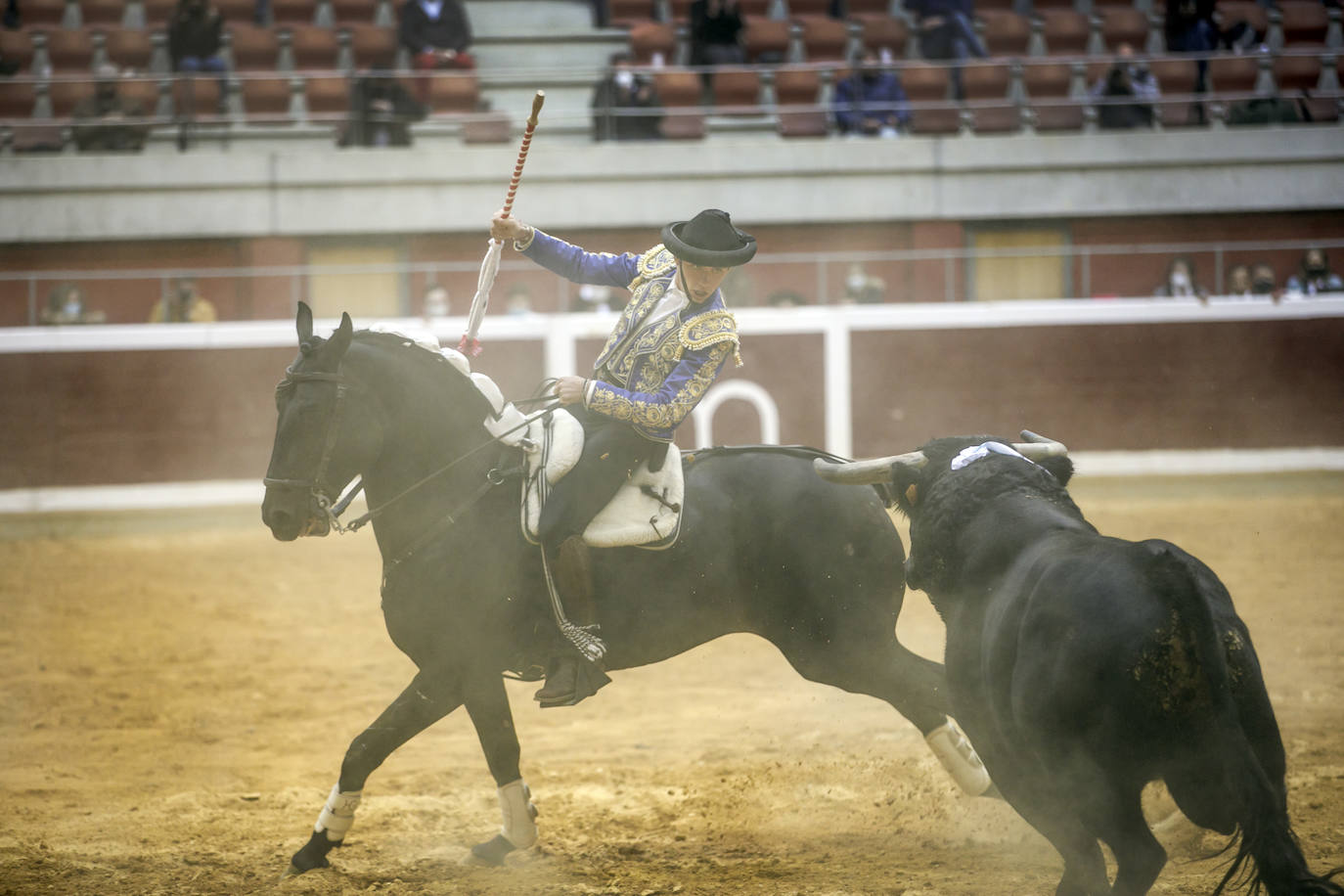 La plaza de toros de Logroño ha acogido la primera corrida de la Gira de la Reconstrucción en la capital riojana