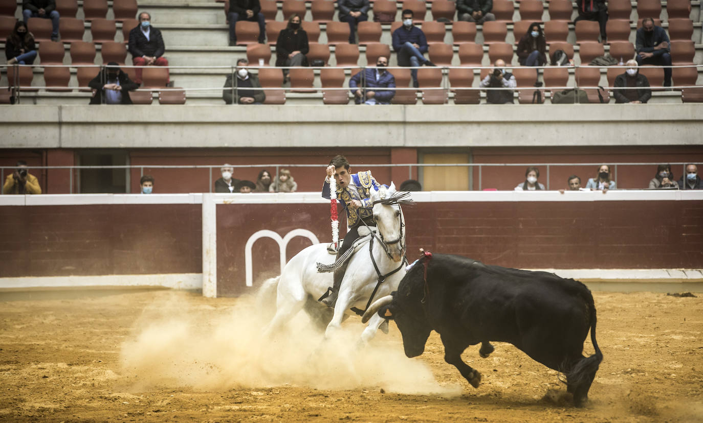 La plaza de toros de Logroño ha acogido la primera corrida de la Gira de la Reconstrucción en la capital riojana