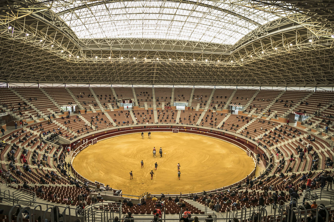 La plaza de toros de Logroño ha acogido la primera corrida de la Gira de la Reconstrucción en la capital riojana