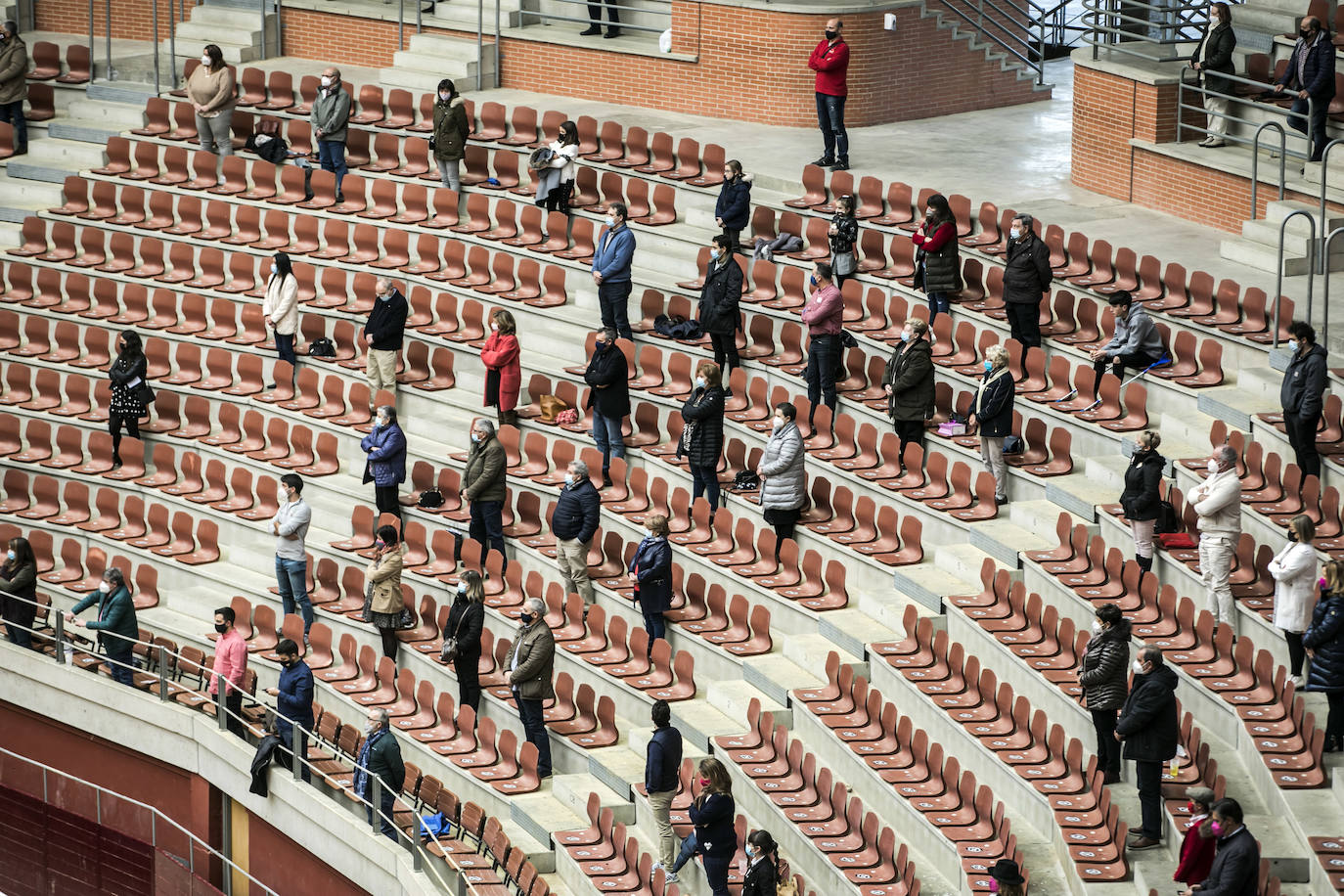 La plaza de toros de Logroño ha acogido la primera corrida de la Gira de la Reconstrucción en la capital riojana