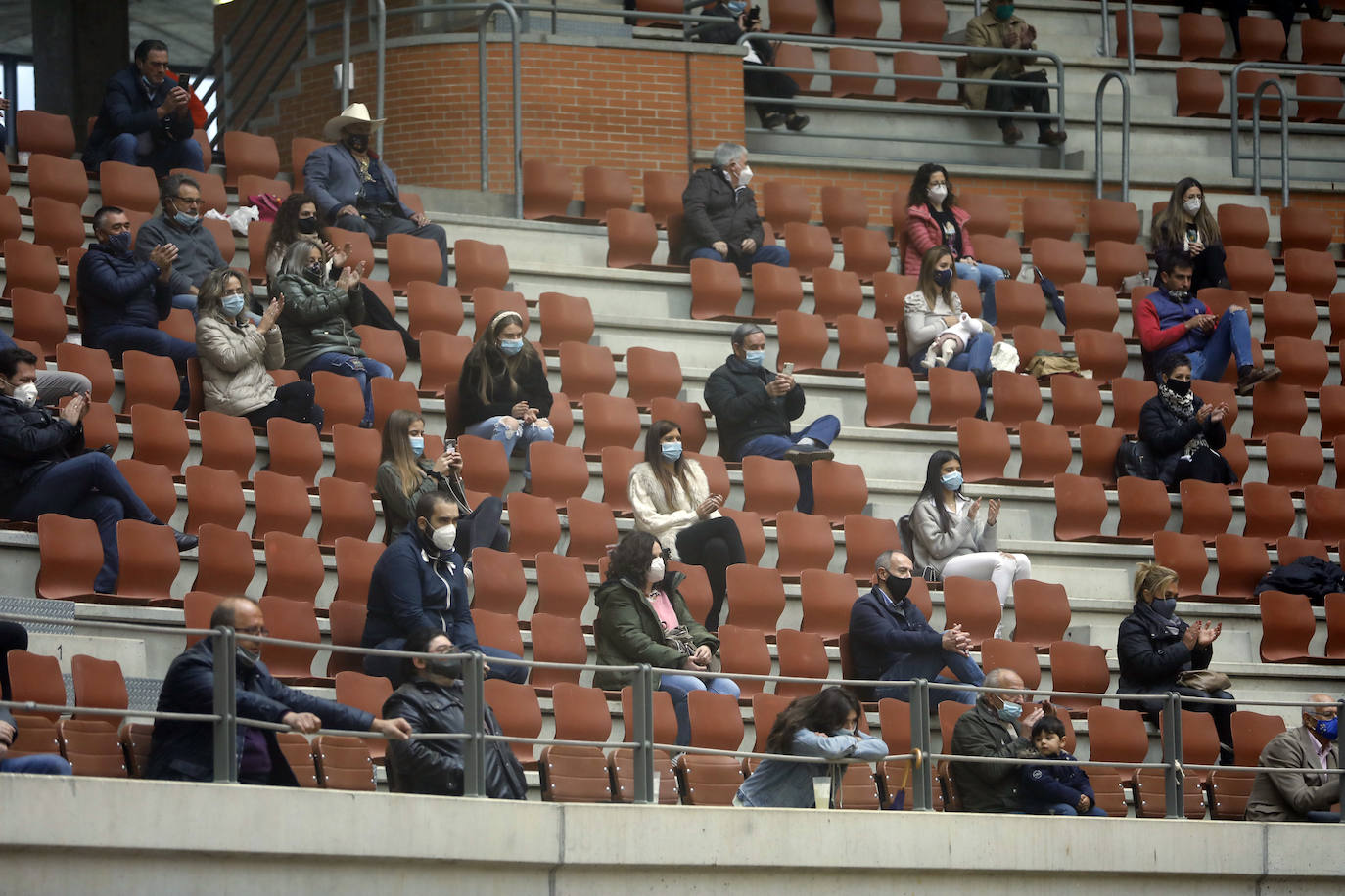 La plaza de toros de Logroño ha acogido la primera corrida de la Gira de la Reconstrucción en la capital riojana