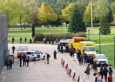 Imagen secundaria 1 - Decenas de logroñeses se quedan sin test por las largas filas en Riojaforum