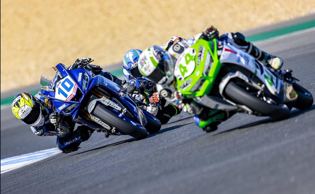 Unai Orradre (a la izquierda) en el circuito de Estoril.