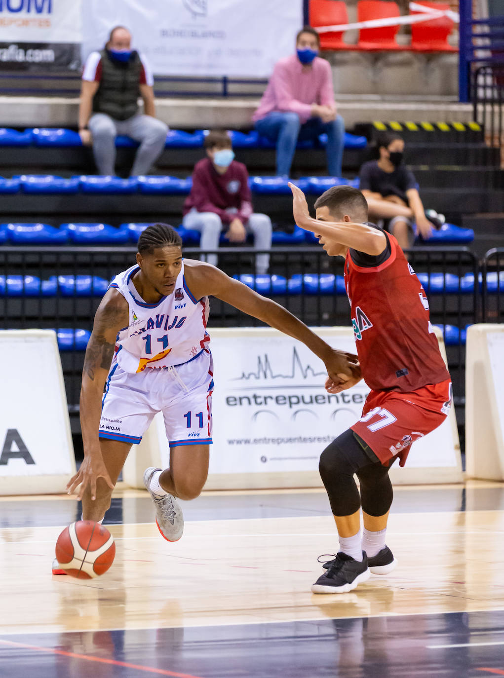 Los riojanos sucumbieron en el tramo final del duelo