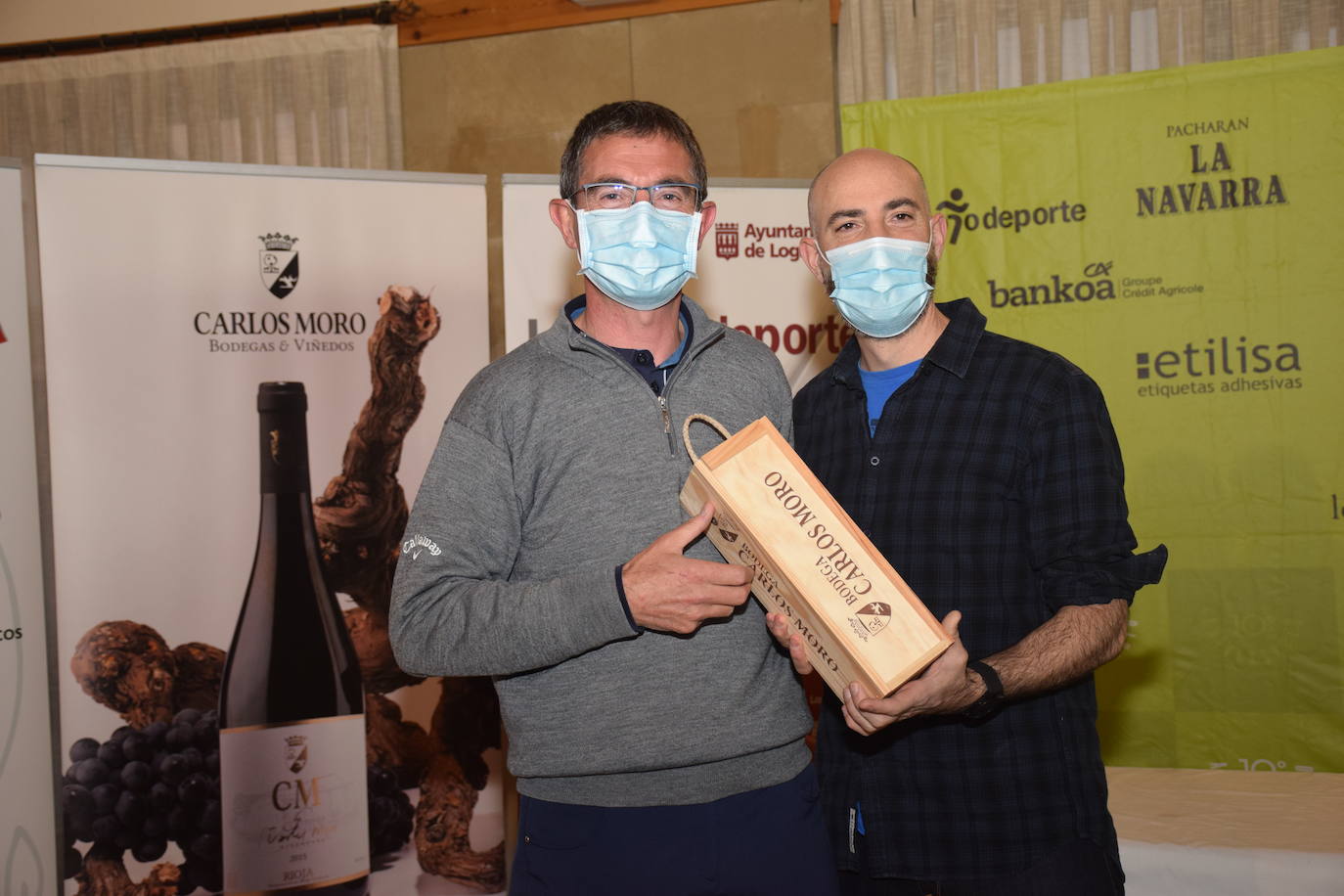 Los ganadores del Torneo de Bodegas Carlos Moro, de la Liga de Golf y Vino, recibieron sus premios.