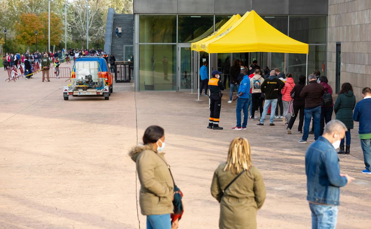 Colas para realizarse el test, este domingo en Logroño