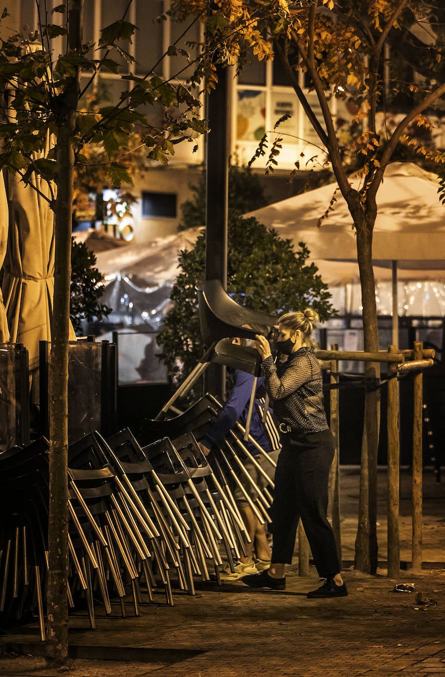 Fotos: La hostelería de Logroño baja la persiana a la hora marcada por el confinamiento