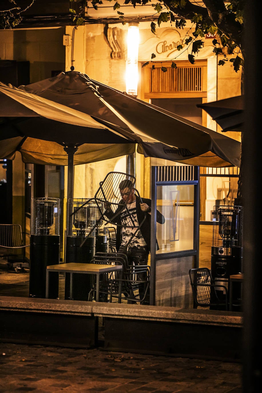 Fotos: La hostelería de Logroño baja la persiana a la hora marcada por el confinamiento