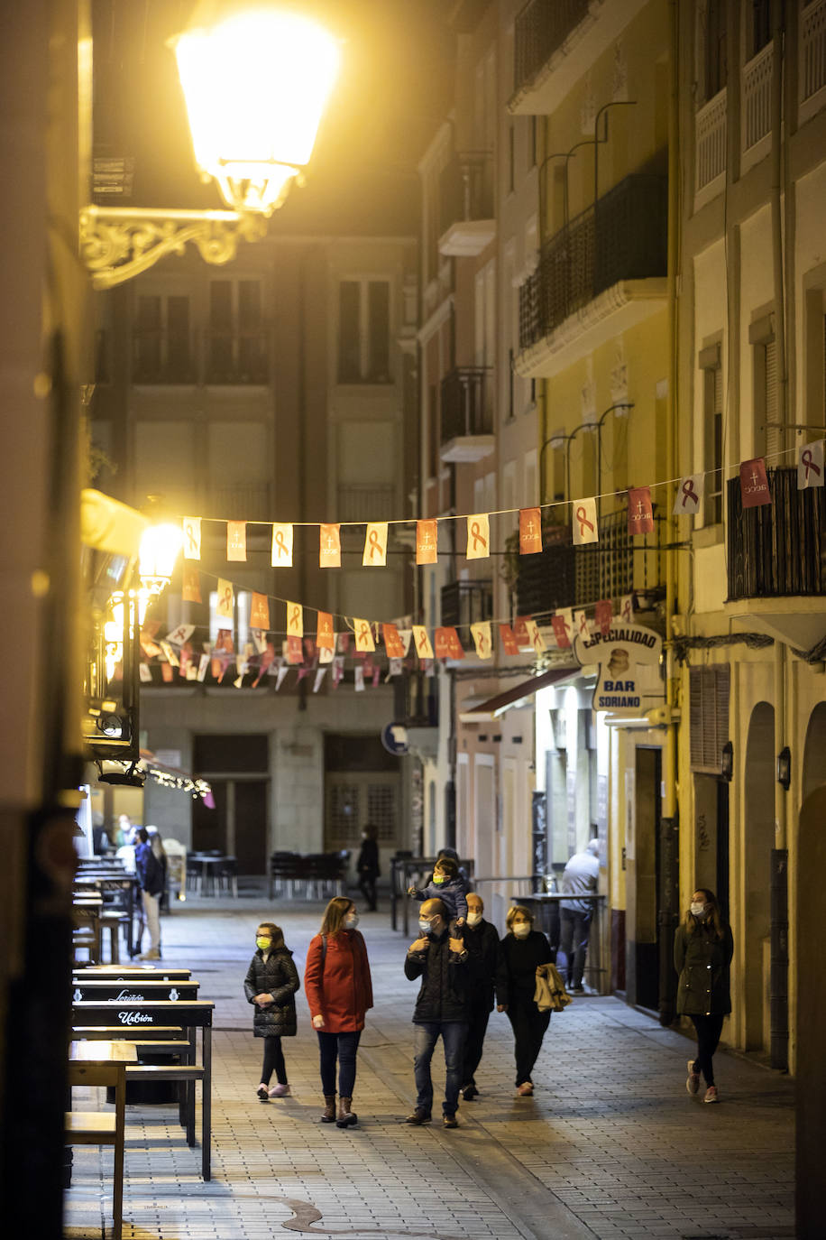 Fotos: La hostelería de Logroño baja la persiana a la hora marcada por el confinamiento