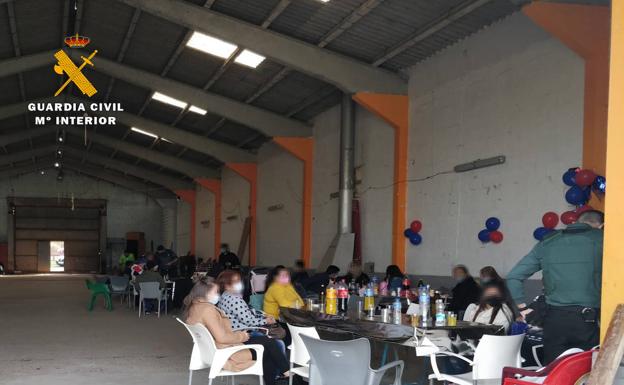 Disuelta una fiesta ilegal con 45 personas 