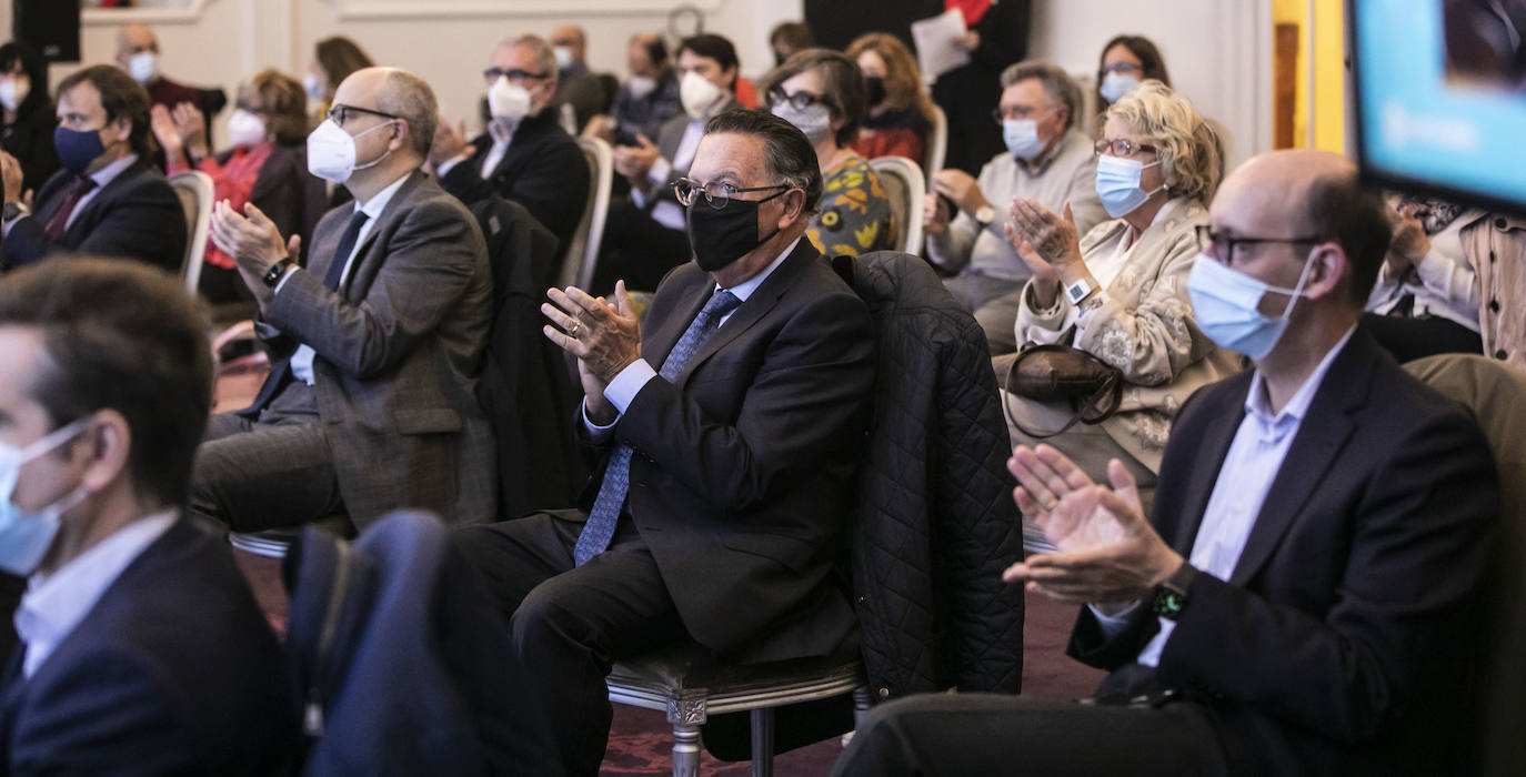 El escritor ha inaugurado las jornadas en Logroño en una charla que ha tenido lugar en el Círculo Logroñés