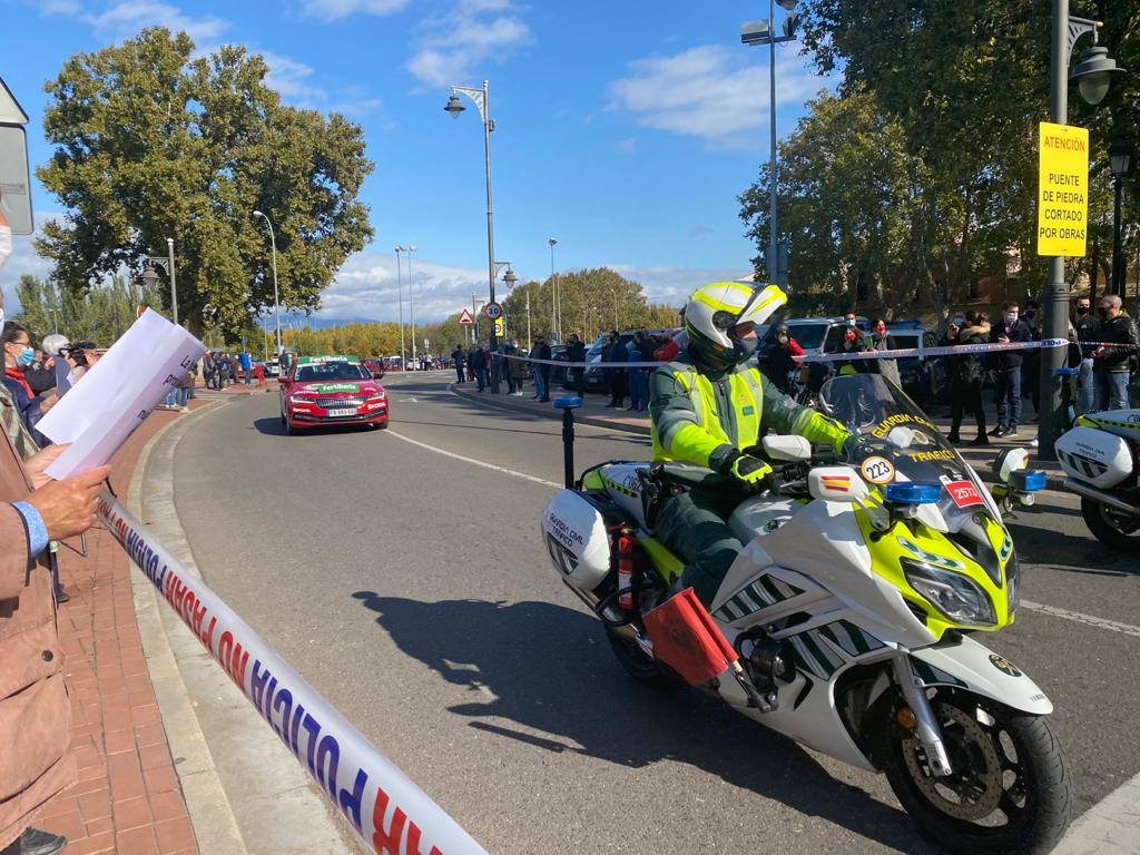 Doscientas personas se han concentrado este miércoles para protestar por el cierre de los establecimientos hosteleros en Logroño y Arnedo