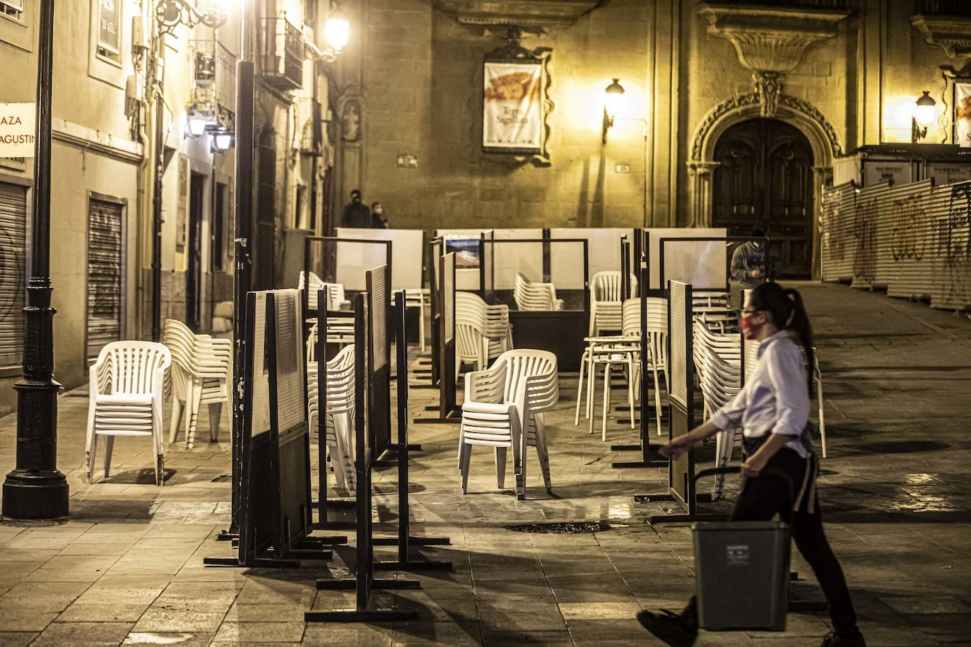 Los logroñeses han acudido a distintas zonas de la capital riojana para disfrutar de los locales antes de que bajen la persiana