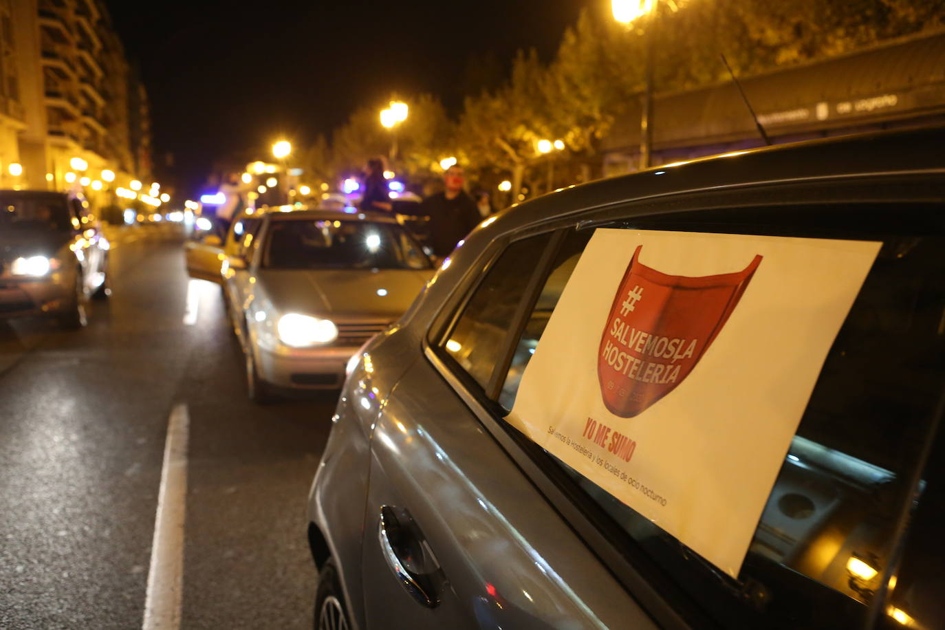 Al grito de «queremos trabajar» han recorrido el centro de Logroño.