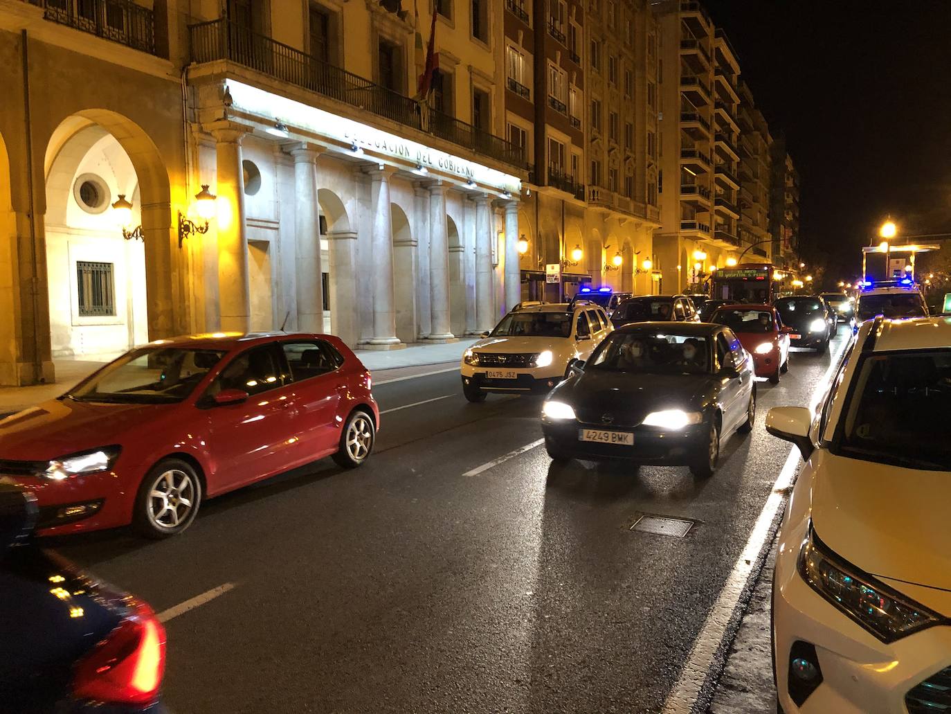 Al grito de «queremos trabajar» han recorrido el centro de Logroño.