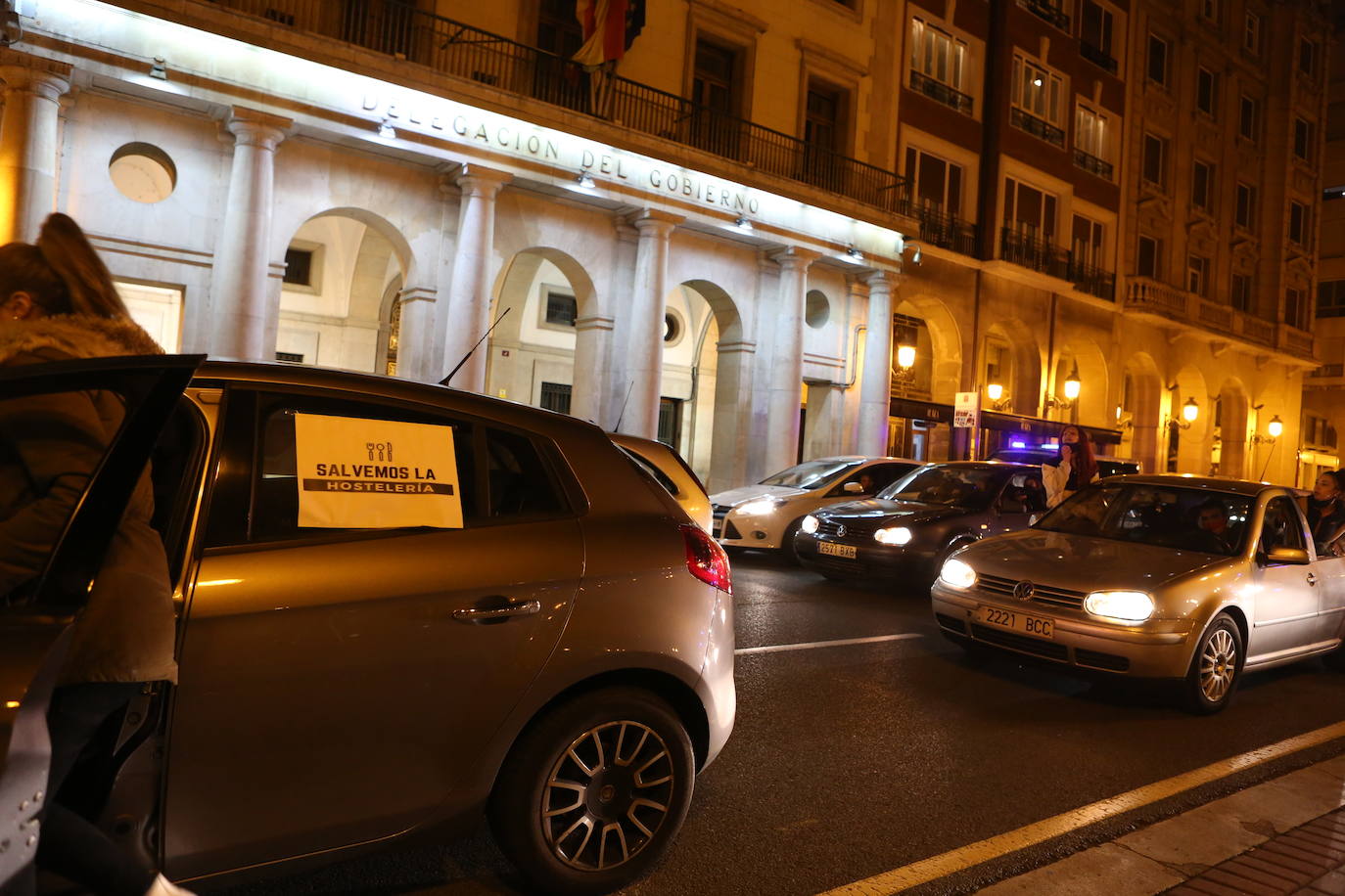 Al grito de «queremos trabajar» han recorrido el centro de Logroño.