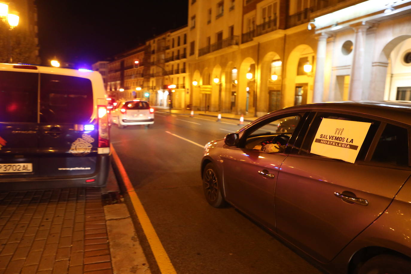 Al grito de «queremos trabajar» han recorrido el centro de Logroño.