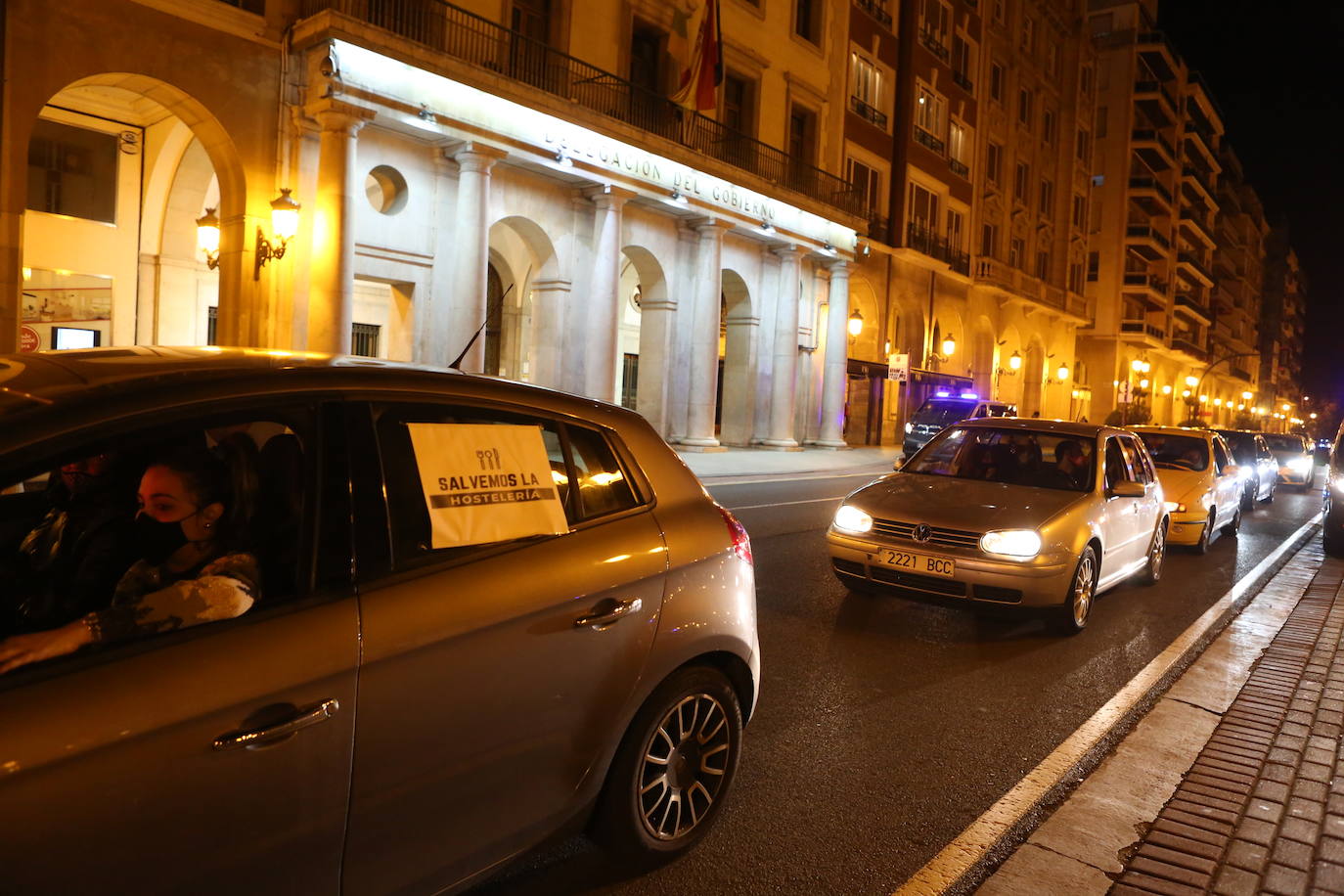 Al grito de «queremos trabajar» han recorrido el centro de Logroño.