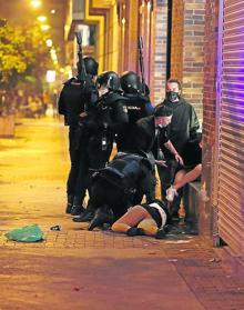 Imagen secundaria 2 - Protestas y disturbios en Logroño y Haro contra las restricciones