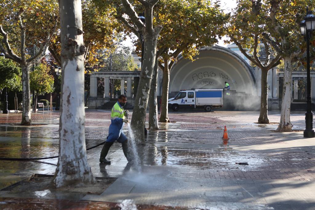 Fotos: El centro de Logroño despiera incrédulo tras la noche de destrozos y saqueos