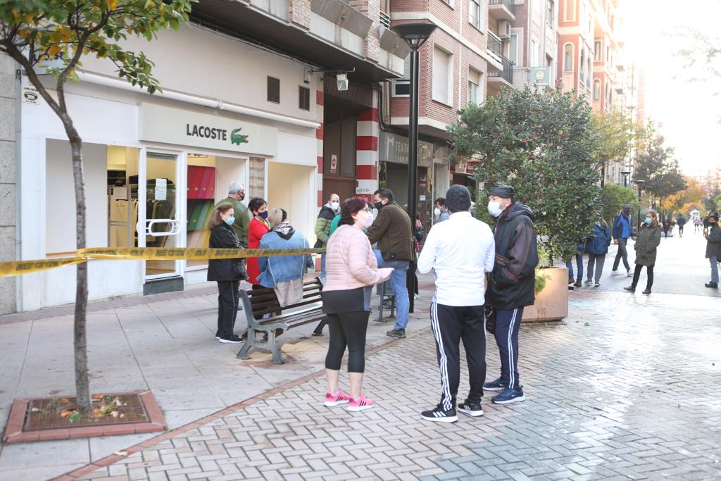 Fotos: El centro de Logroño despiera incrédulo tras la noche de destrozos y saqueos