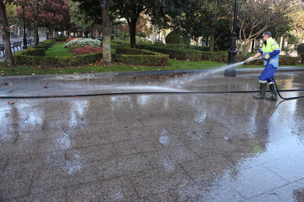 Fotos: El centro de Logroño despiera incrédulo tras la noche de destrozos y saqueos