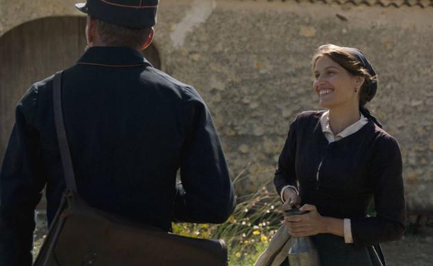 Laetitia Casta, en segundo término.