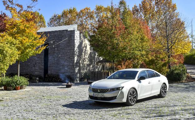 Peugeot 508 HYbrid: la berlina enchufable alternativa al diésel