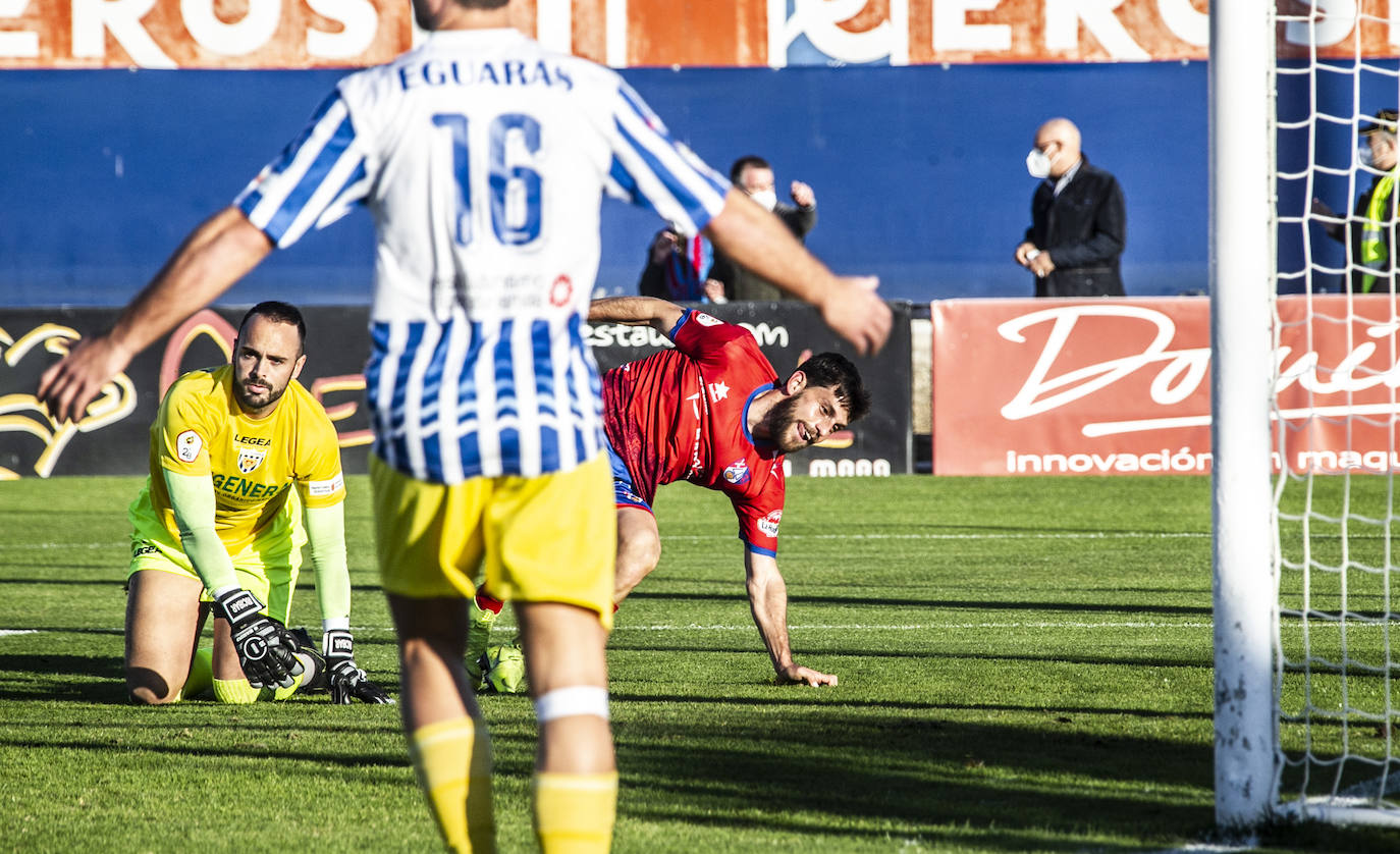 Los riojabajeños se sitúan líderes tras ganar al bloque navarro con un gol de Fran Sota