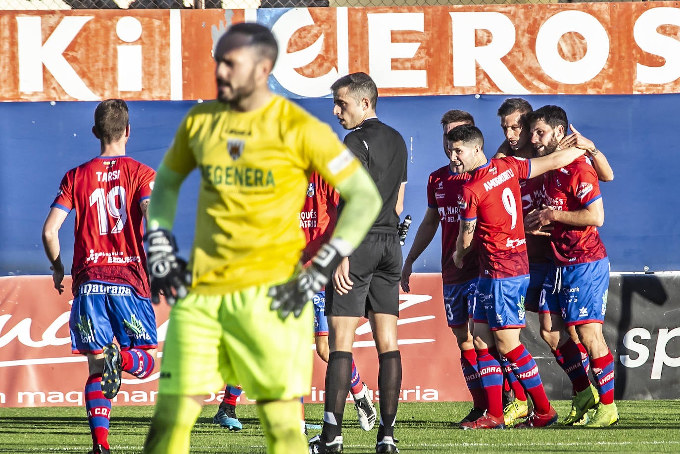 Los riojabajeños se sitúan líderes tras ganar al bloque navarro con un gol de Fran Sota