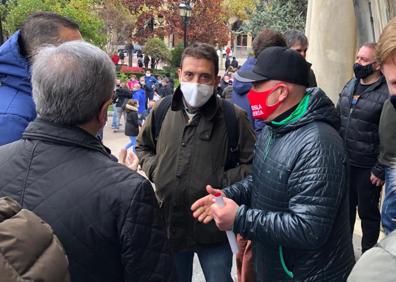 Imagen secundaria 1 - Los hosteleros riojanos protestan al unísono